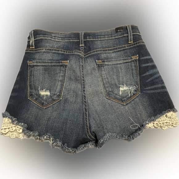 KanCan women’s size 27 waist women’s distressed shorts - Picture 2 of 9